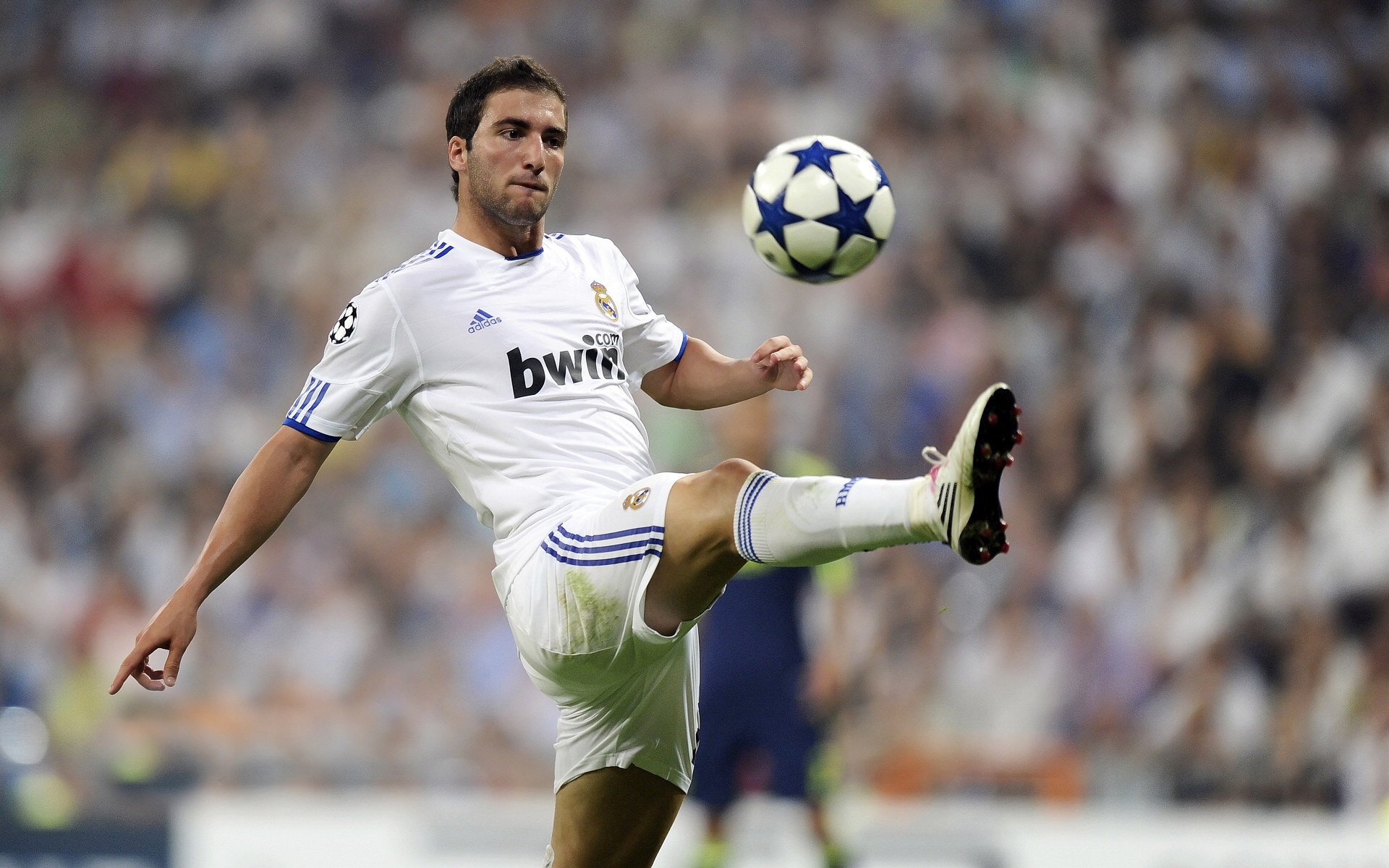 俱乐部建设足球文化展厅增强归属感，完善足球俱乐部运营